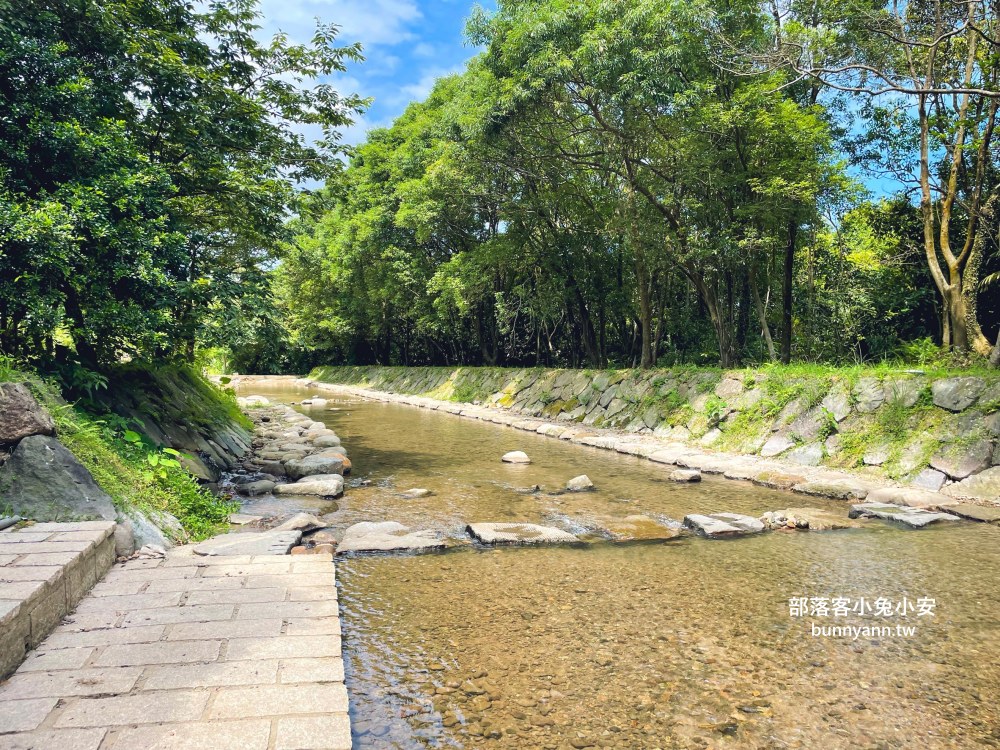 金山【磺溪頭清水園區】水很冰涼又淺淺的戶外親水區