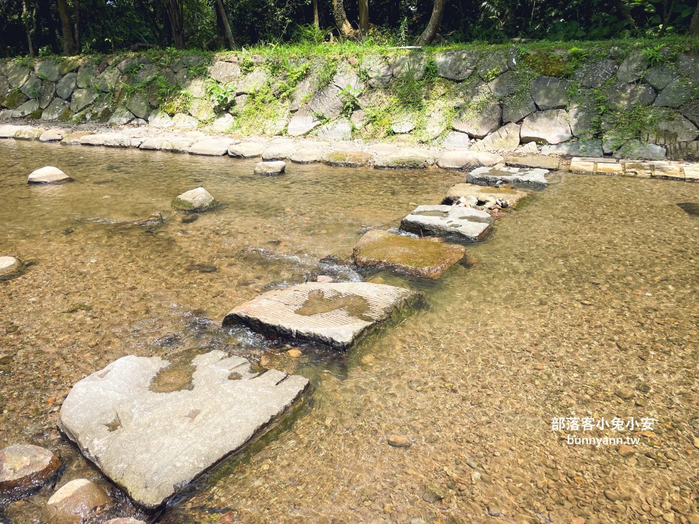 金山【磺溪頭清水園區】水很冰涼又淺淺的戶外親水區