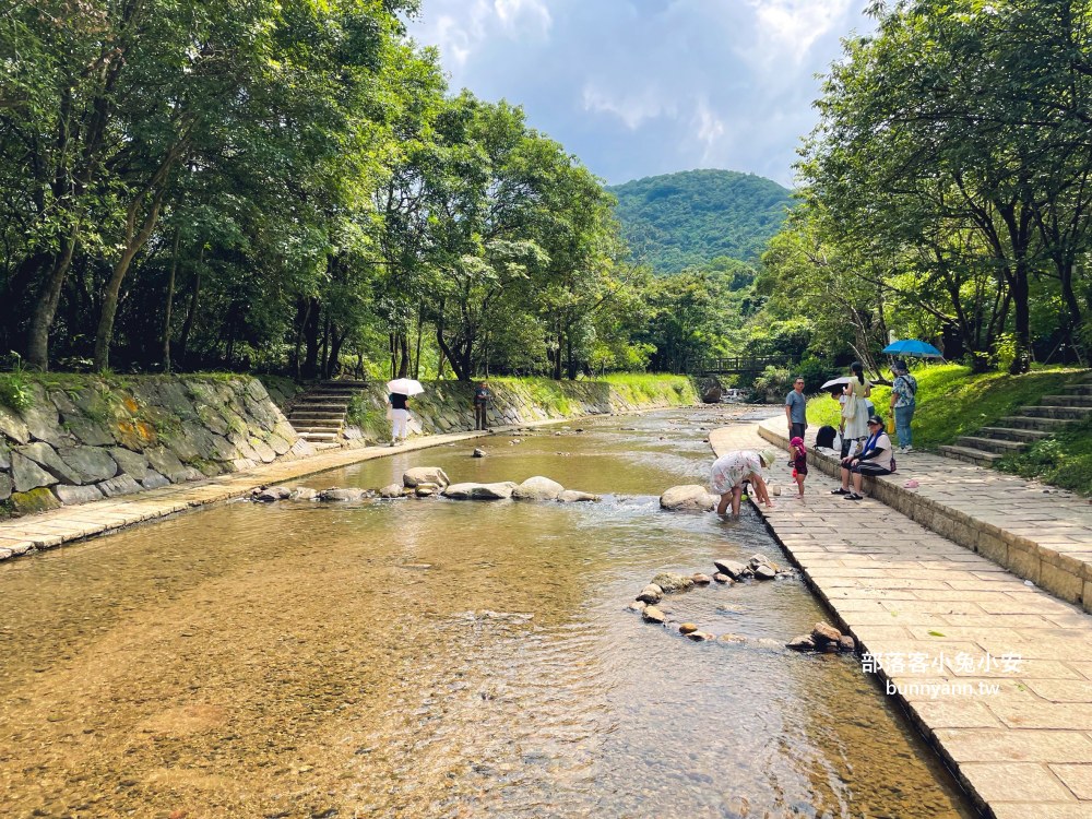金山【磺溪頭清水園區】水很冰涼又淺淺的戶外親水區
