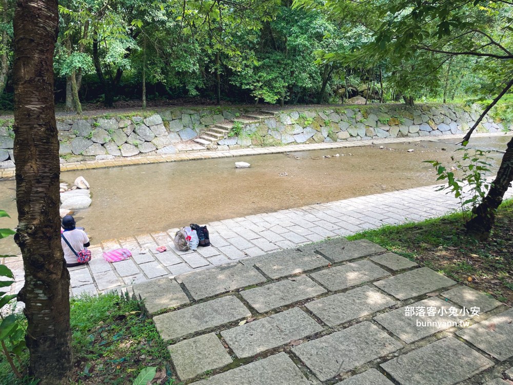 金山【磺溪頭清水園區】水很冰涼又淺淺的戶外親水區