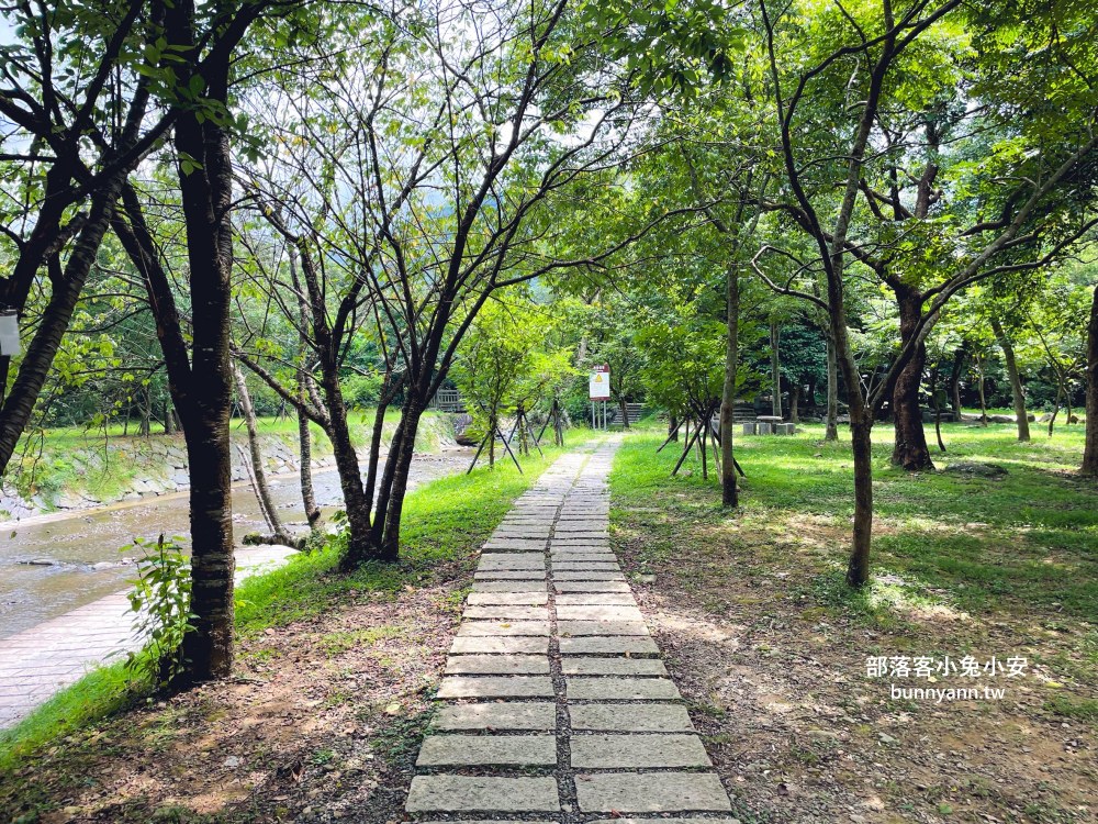 金山【磺溪頭清水園區】水很冰涼又淺淺的戶外親水區