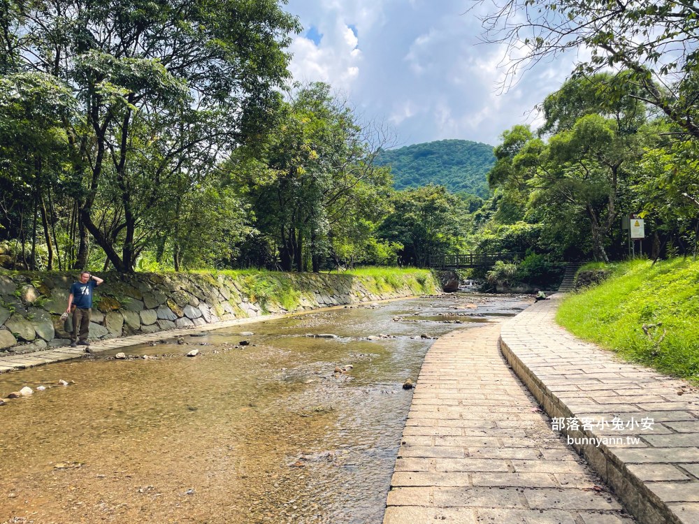 金山【磺溪頭清水園區】水很冰涼又淺淺的戶外親水區