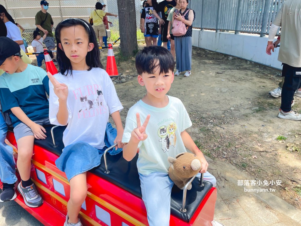 苗栗【苗栗火車頭園區】火車展館、搭小火車和貓咪館每項都好玩
