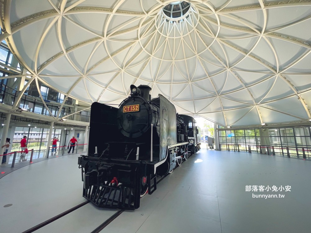 苗栗【苗栗火車頭園區】火車展館、搭小火車和貓咪館每項都好玩