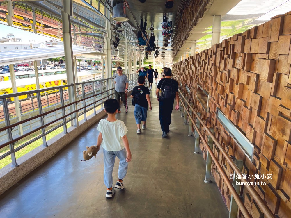 苗栗【苗栗火車頭園區】火車展館、搭小火車和貓咪館每項都好玩