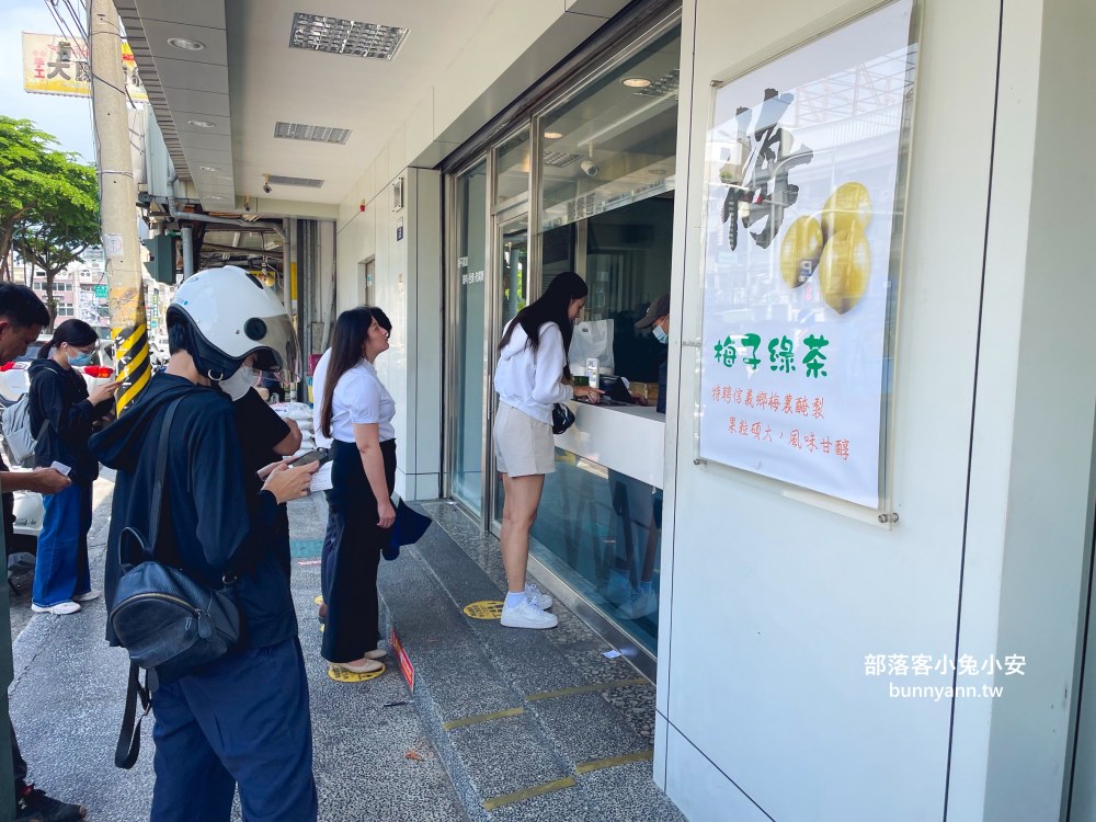 台中海線飲料名店(華得來沙鹿店)，芒果綠茶、芝麻珍珠鮮奶茶和翡翠檸檬每杯都好喝