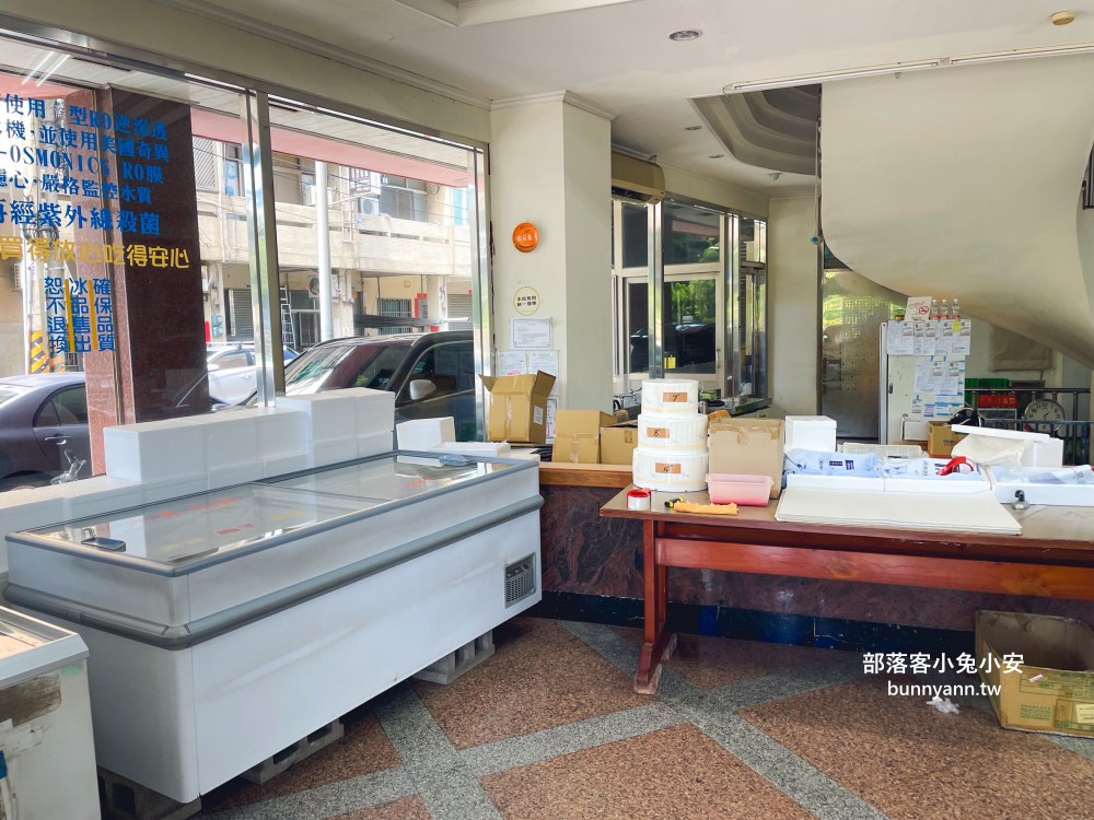 台中老字號冰店(順興芋冰老店)，牛奶口味的漢堡冰超好吃