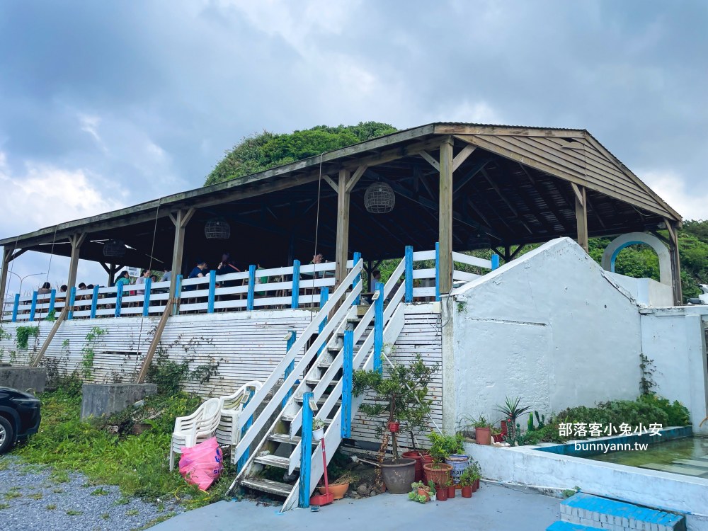 石門【鹿野咖啡】每週五六沒開放親子遊戲區，咖啡、海景和餐點都不錯