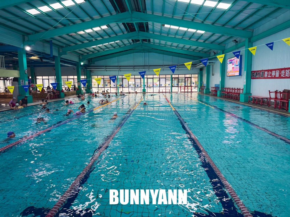 很多人不知道，市區旋轉滑水道，250元玩水好開心，室內親水更是主打
