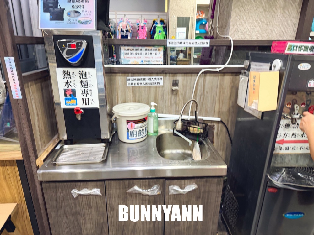 很多人不知道，市區旋轉滑水道，250元玩水好開心，室內親水更是主打