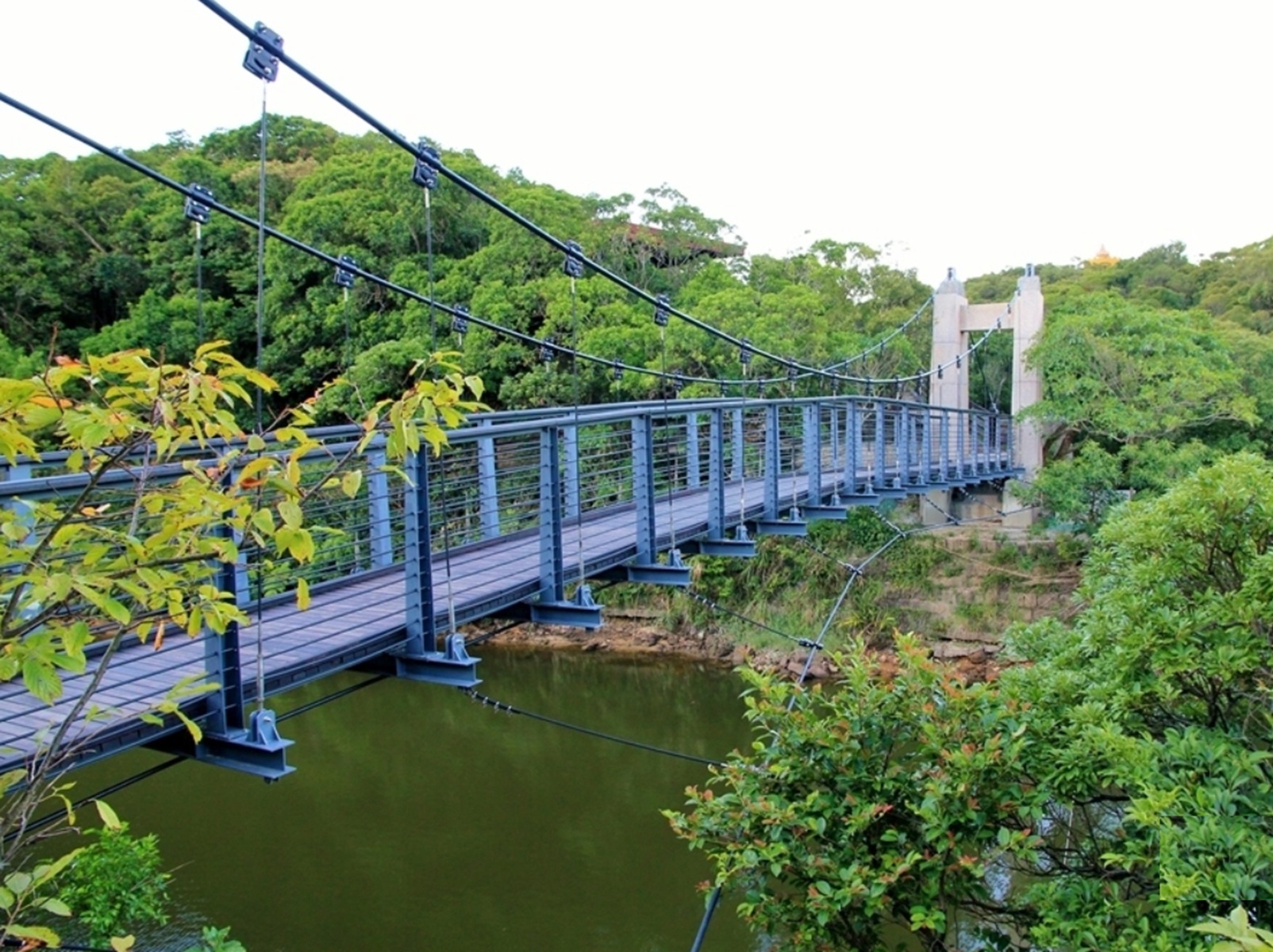 基隆五星級步道【情人湖公園】漫遊長髮公主閣樓城堡、湖上吊橋不用兩小時
