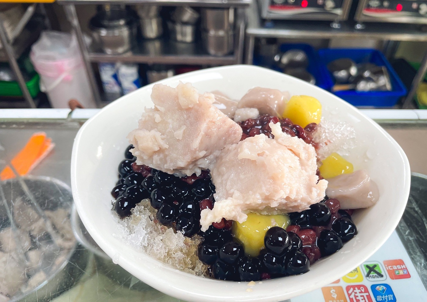 台中【大甲芋頭城】一碗65元有大芋頭的招牌綜合冰