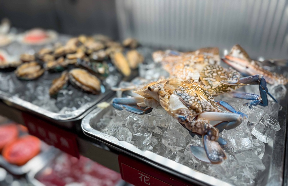 西門町【皇家帝國麻辣火鍋】擁有十萬則評論超厲害火鍋吃到飽餐廳