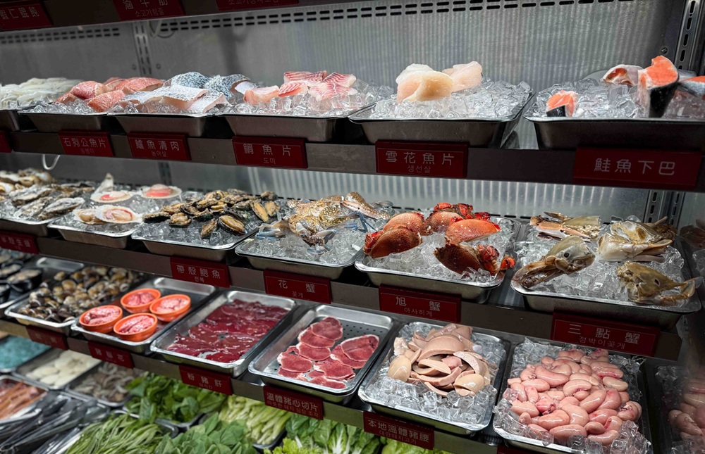 西門町【皇家帝國麻辣火鍋】擁有十萬則評論超厲害火鍋吃到飽餐廳