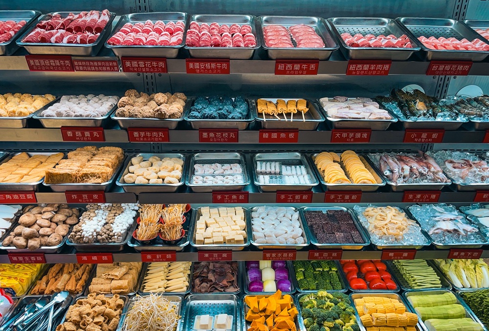 西門町【皇家帝國麻辣火鍋】擁有十萬則評論超厲害火鍋吃到飽餐廳