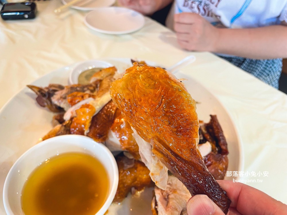 恆春【天麟食苑臺灣菜】墾丁大街上好吃的脆皮烤雞，烤雞控不能錯過