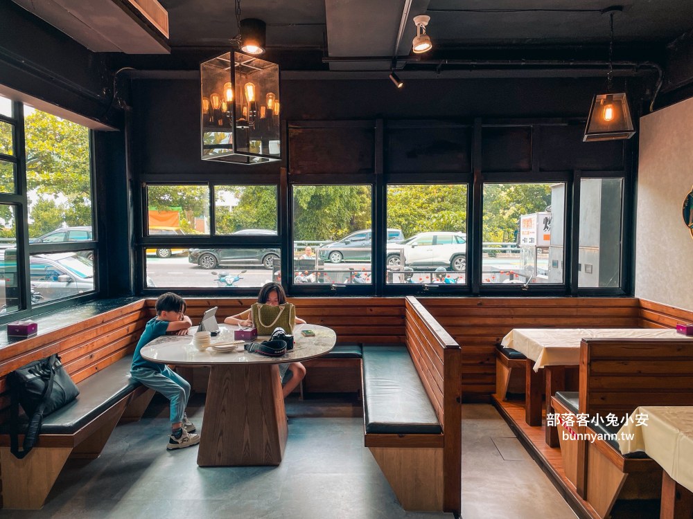 恆春【天麟食苑臺灣菜】墾丁大街上好吃的脆皮烤雞，烤雞控不能錯過