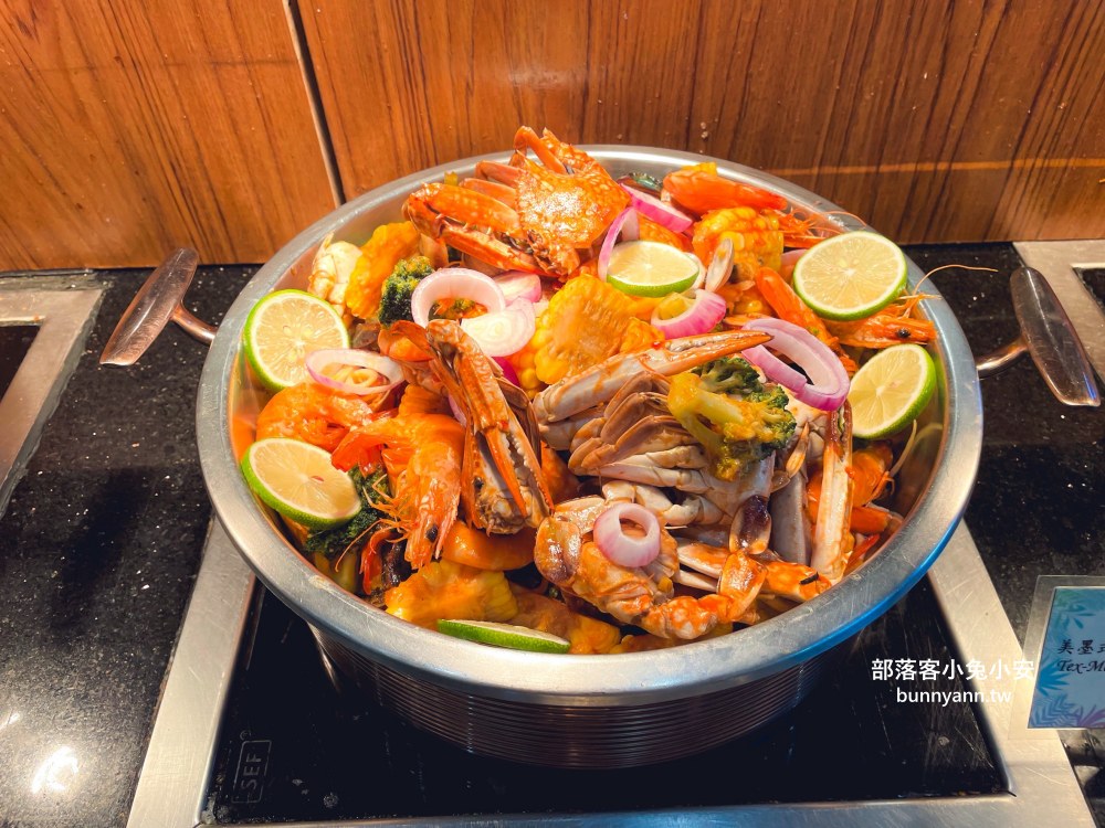 屏東【墾丁凱薩自助晚餐】百道料理吃到飽餐廳，海鮮和熱炒每樣都好吃