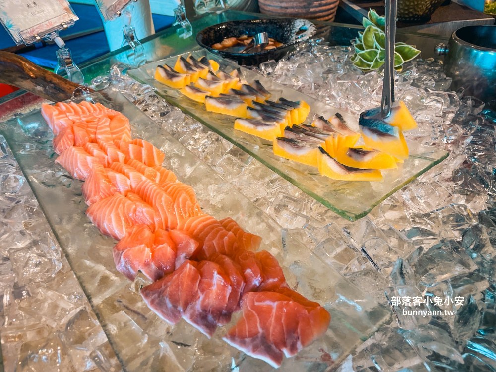 屏東【墾丁凱薩自助晚餐】百道料理吃到飽餐廳，海鮮和熱炒每樣都好吃