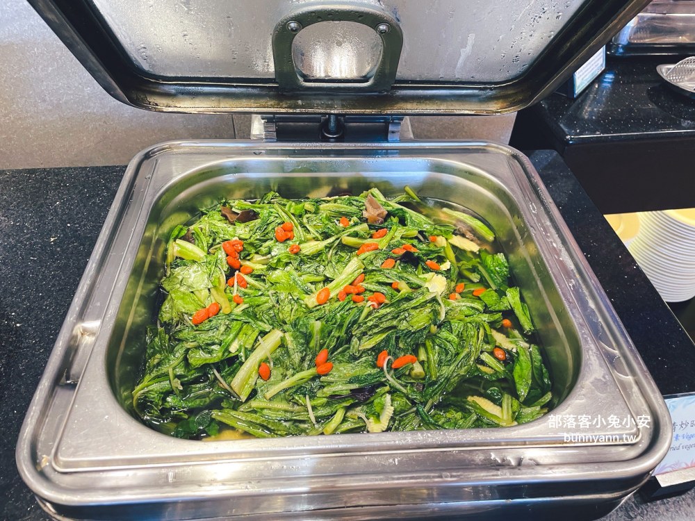屏東【墾丁凱薩自助晚餐】百道料理吃到飽餐廳，海鮮和熱炒每樣都好吃