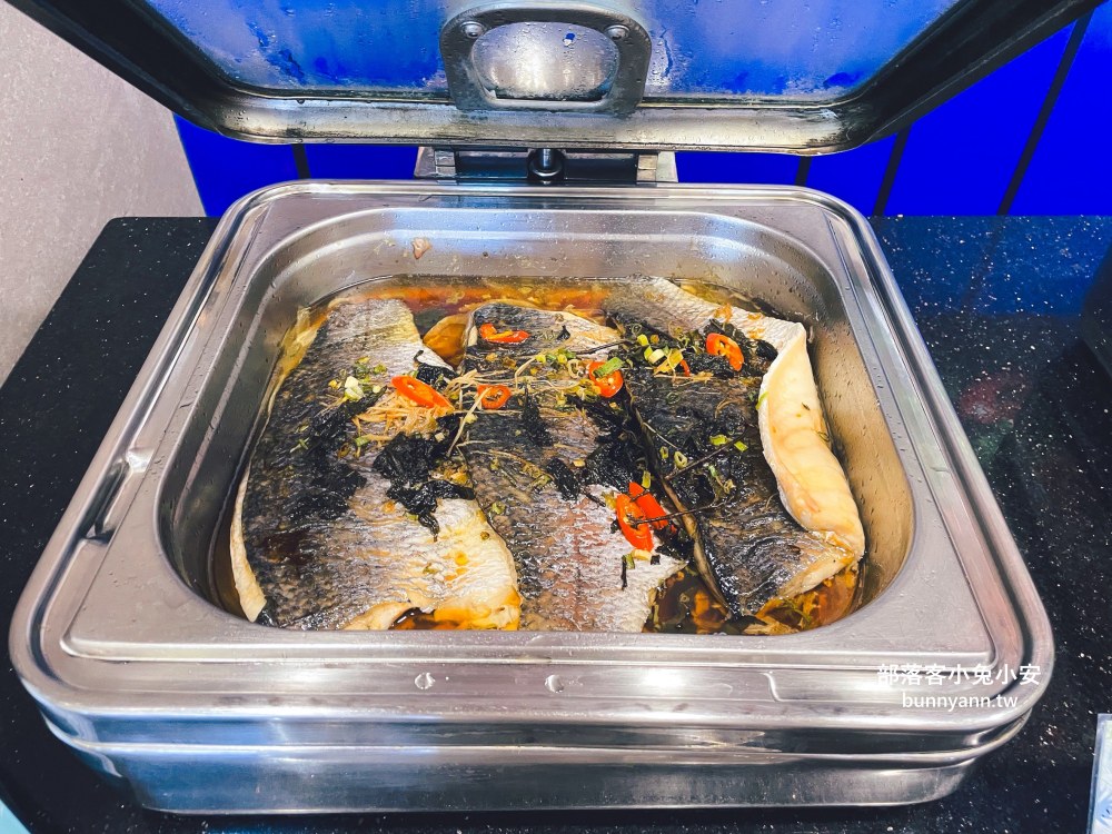屏東【墾丁凱薩自助晚餐】百道料理吃到飽餐廳，海鮮和熱炒每樣都好吃