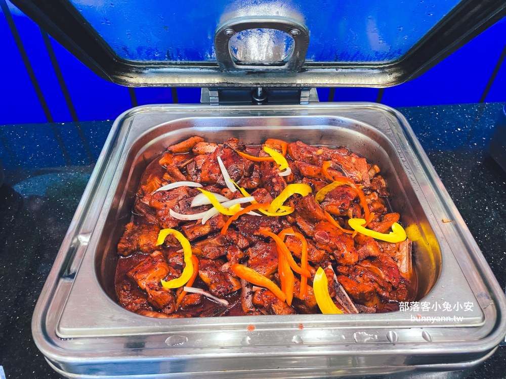 屏東【墾丁凱薩自助晚餐】百道料理吃到飽餐廳，海鮮和熱炒每樣都好吃