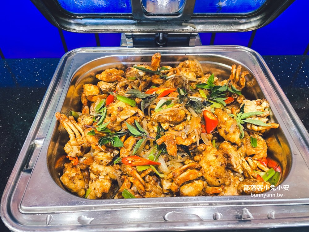 屏東【墾丁凱薩自助晚餐】百道料理吃到飽餐廳，海鮮和熱炒每樣都好吃