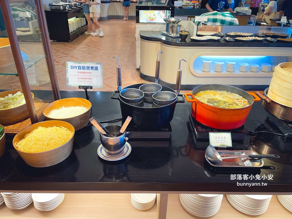 屏東【墾丁凱薩自助晚餐】百道料理吃到飽餐廳，海鮮和熱炒每樣都好吃