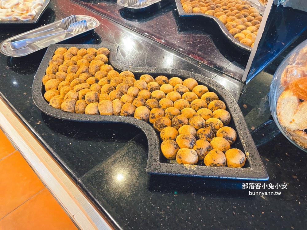 屏東【墾丁凱薩自助晚餐】百道料理吃到飽餐廳，海鮮和熱炒每樣都好吃