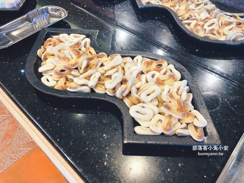 屏東【墾丁凱薩自助晚餐】百道料理吃到飽餐廳，海鮮和熱炒每樣都好吃