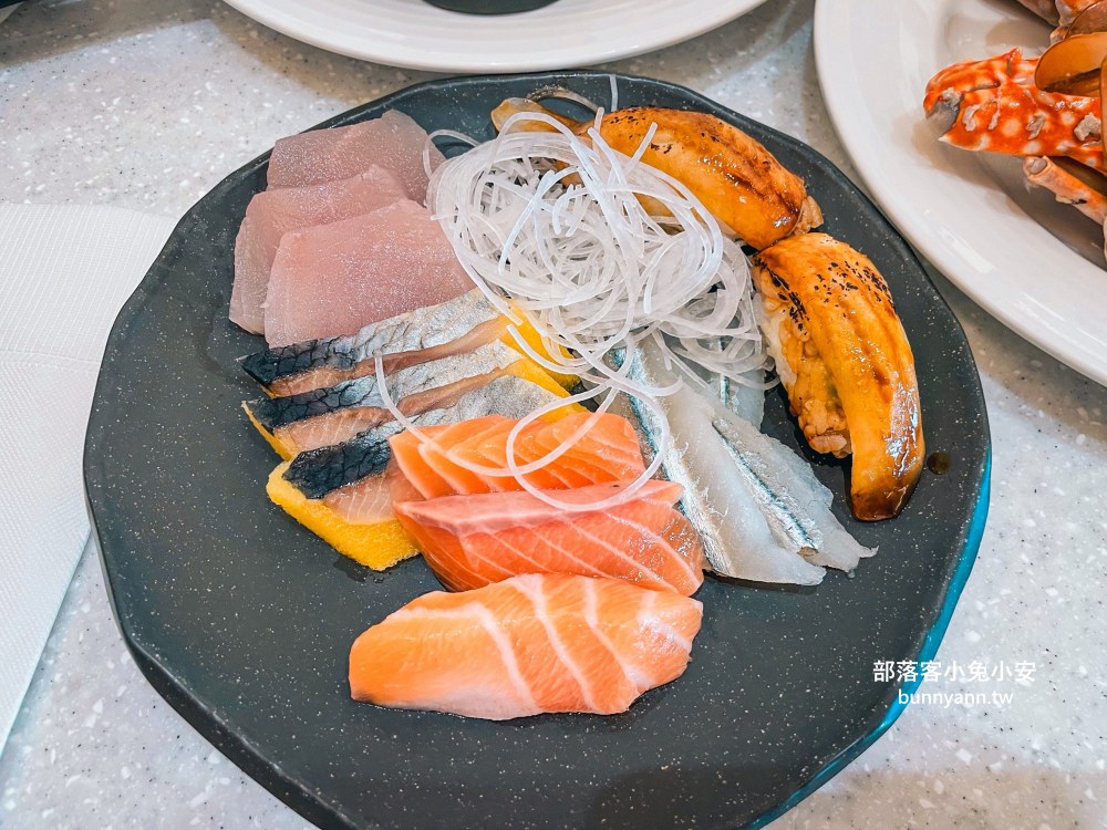 屏東【墾丁凱薩自助晚餐】百道料理吃到飽餐廳，海鮮和熱炒每樣都好吃