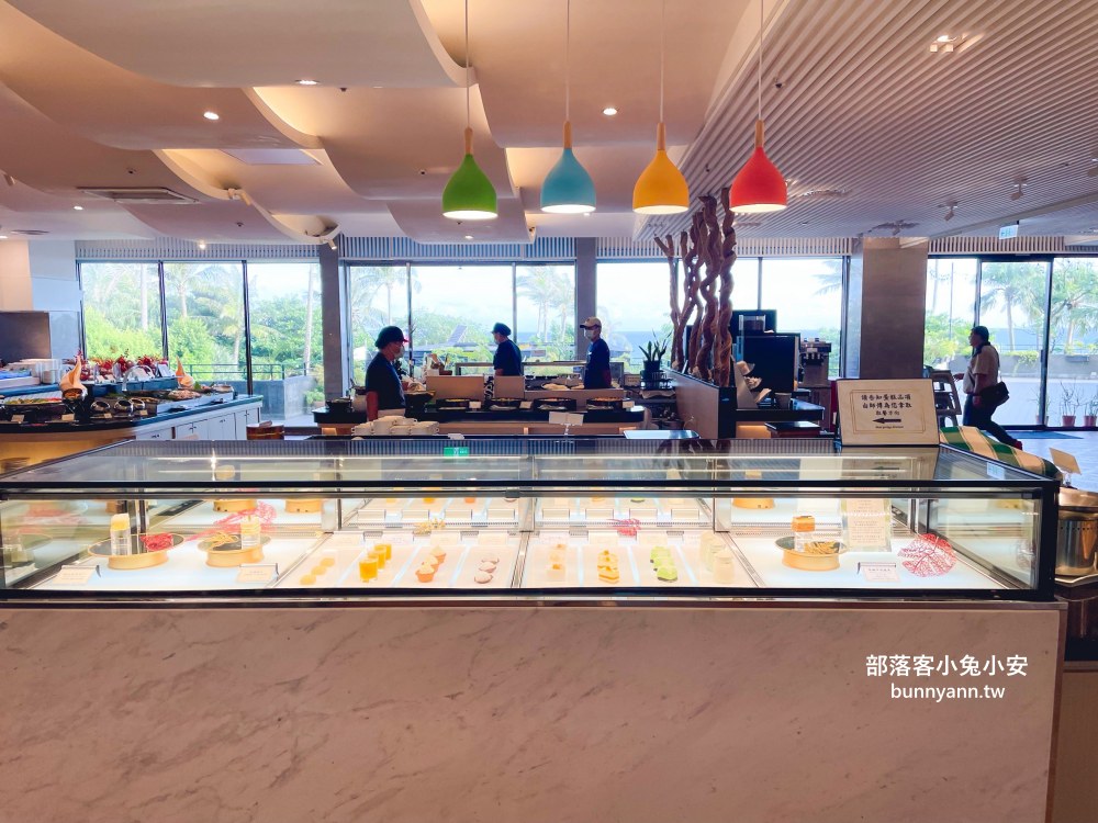 屏東【墾丁凱薩自助晚餐】百道料理吃到飽餐廳，海鮮和熱炒每樣都好吃