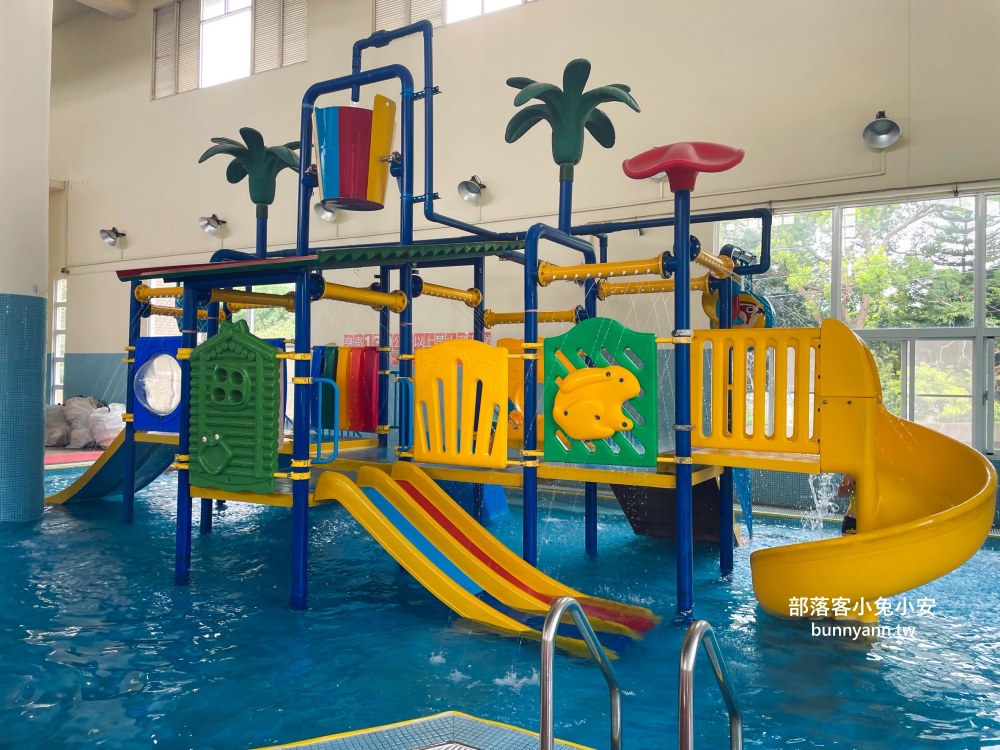 台中【后里游泳池】既好玩又便宜的水上設施和室內SPA池
