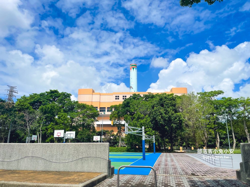 台中【后里游泳池】既好玩又便宜的水上設施和室內SPA池
