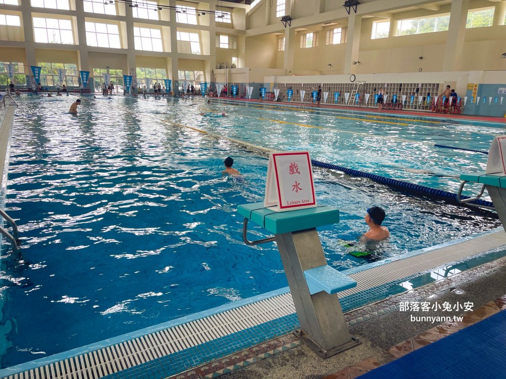 台中【后里游泳池】既好玩又便宜的水上設施和室內SPA池