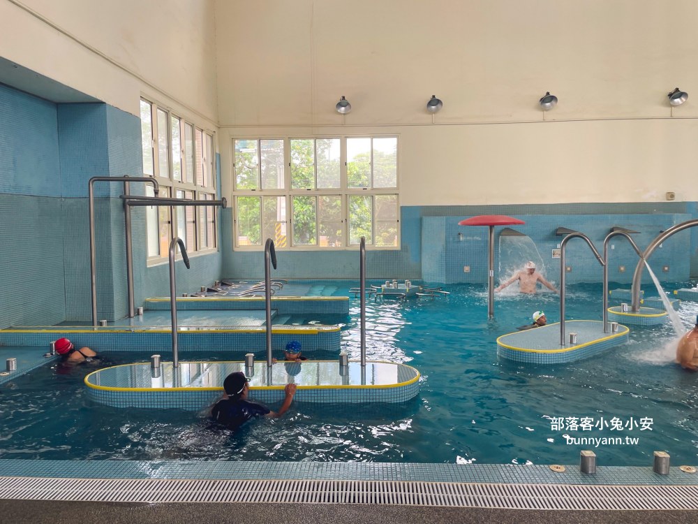 台中【后里游泳池】既好玩又便宜的水上設施和室內SPA池