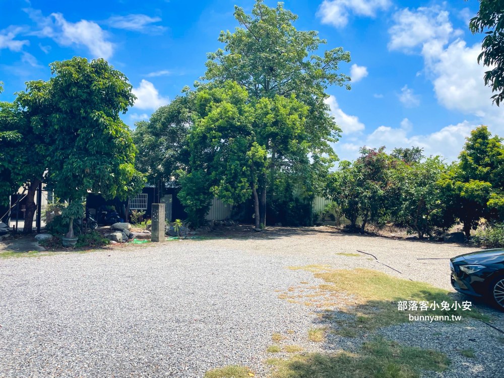 台中大安【卓也小屋小吃部】被森林包圍的庭院景觀餐廳