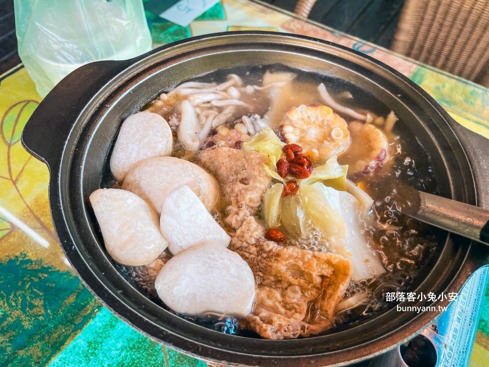 台中大安【卓也小屋小吃部】被森林包圍的庭院景觀餐廳