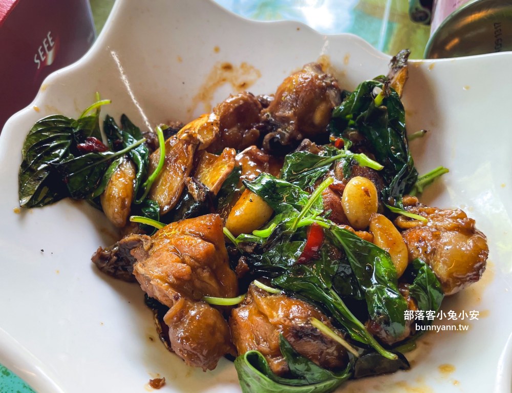 台中大安【卓也小屋小吃部】被森林包圍的庭院景觀餐廳