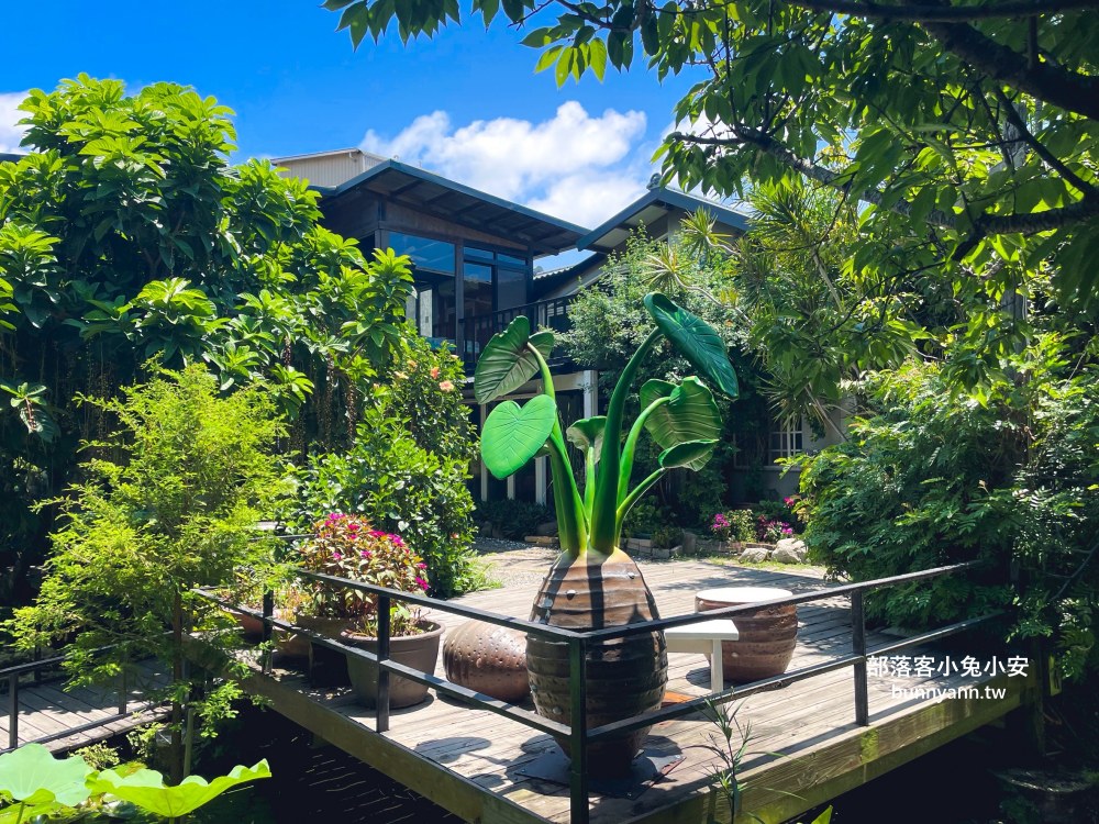 台中大安【卓也小屋小吃部】被森林包圍的庭院景觀餐廳