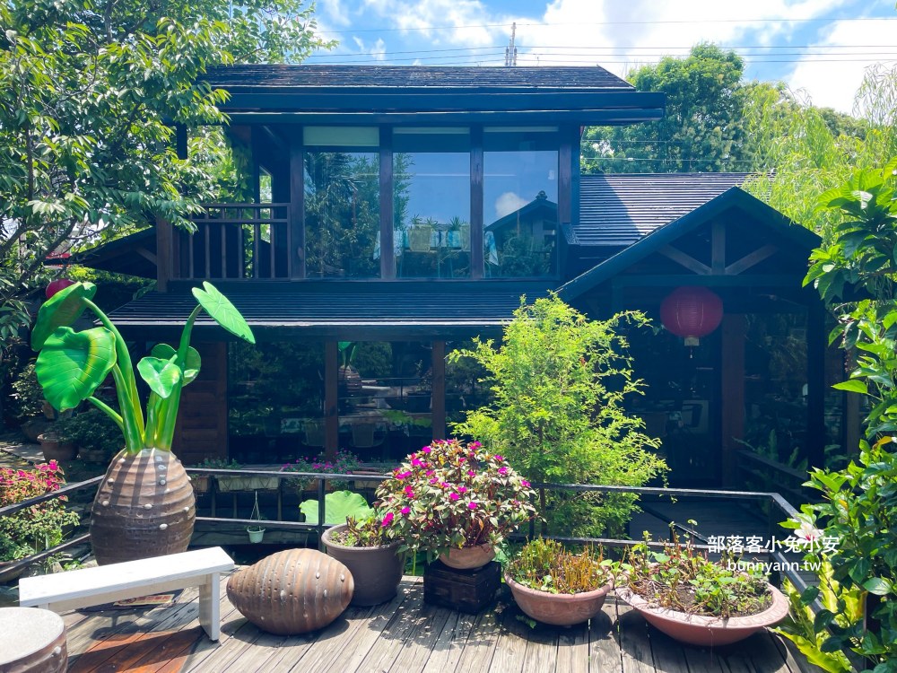 台中大安【卓也小屋小吃部】被森林包圍的庭院景觀餐廳