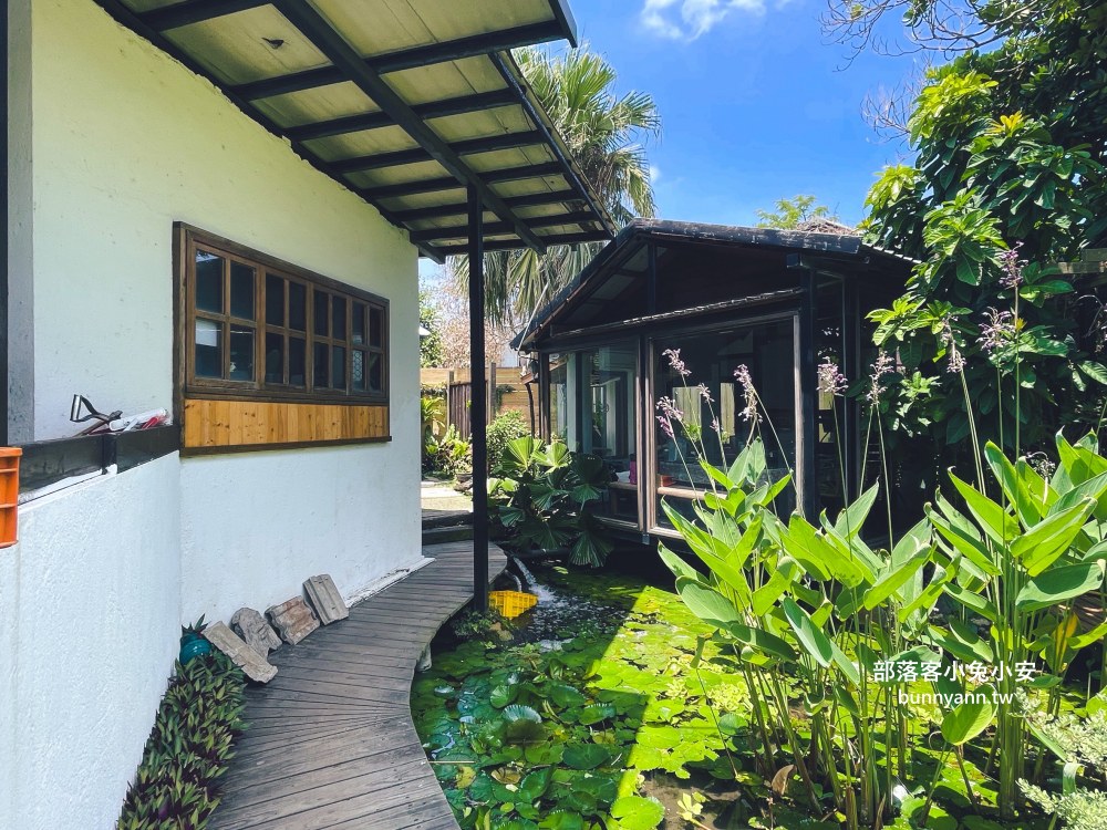 台中大安【卓也小屋小吃部】被森林包圍的庭院景觀餐廳