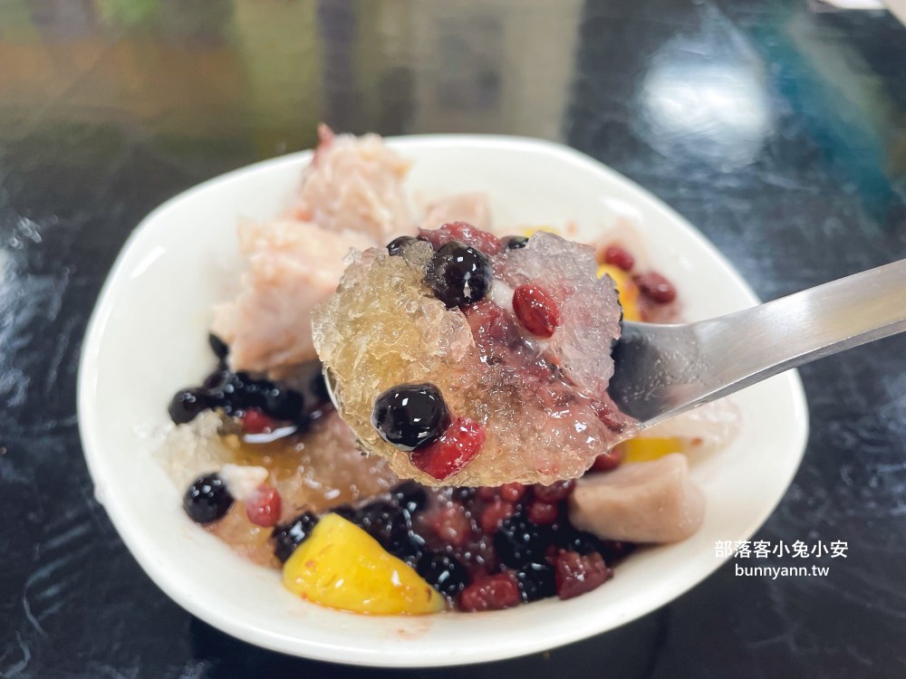 台中【大甲芋頭城】一碗65元有大芋頭的招牌綜合冰