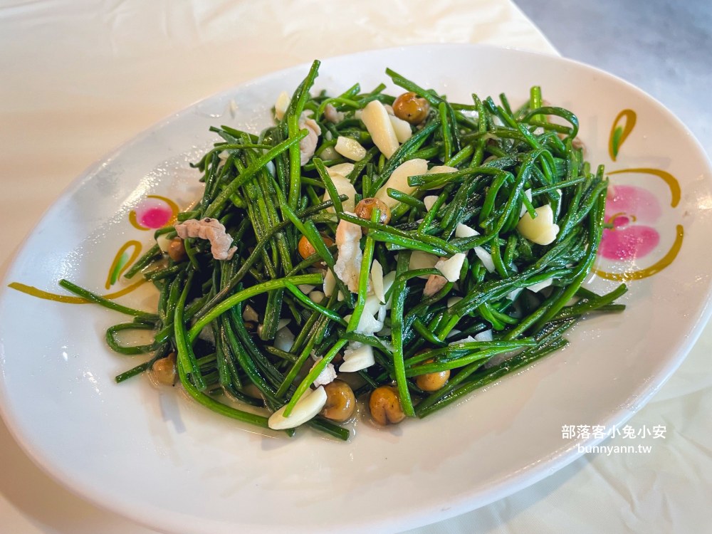 恆春【天麟食苑臺灣菜】墾丁大街上好吃的脆皮烤雞，烤雞控不能錯過