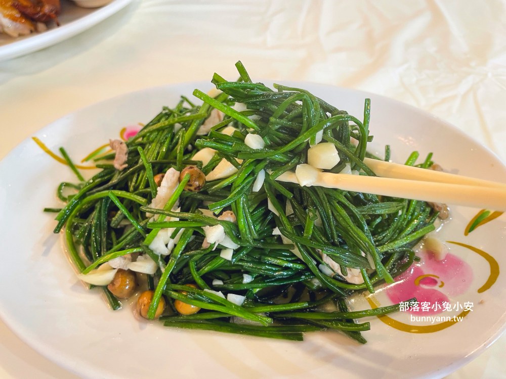 恆春【天麟食苑臺灣菜】墾丁大街上好吃的脆皮烤雞，烤雞控不能錯過