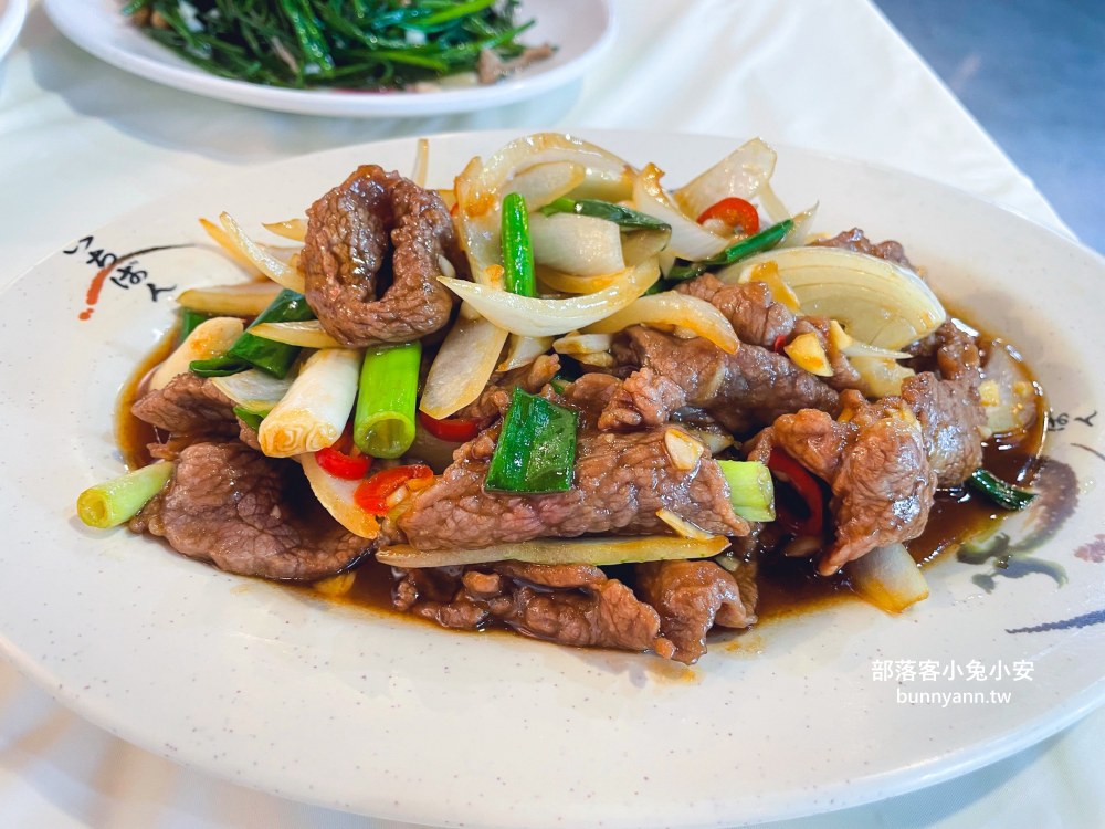恆春【天麟食苑臺灣菜】墾丁大街上好吃的脆皮烤雞，烤雞控不能錯過