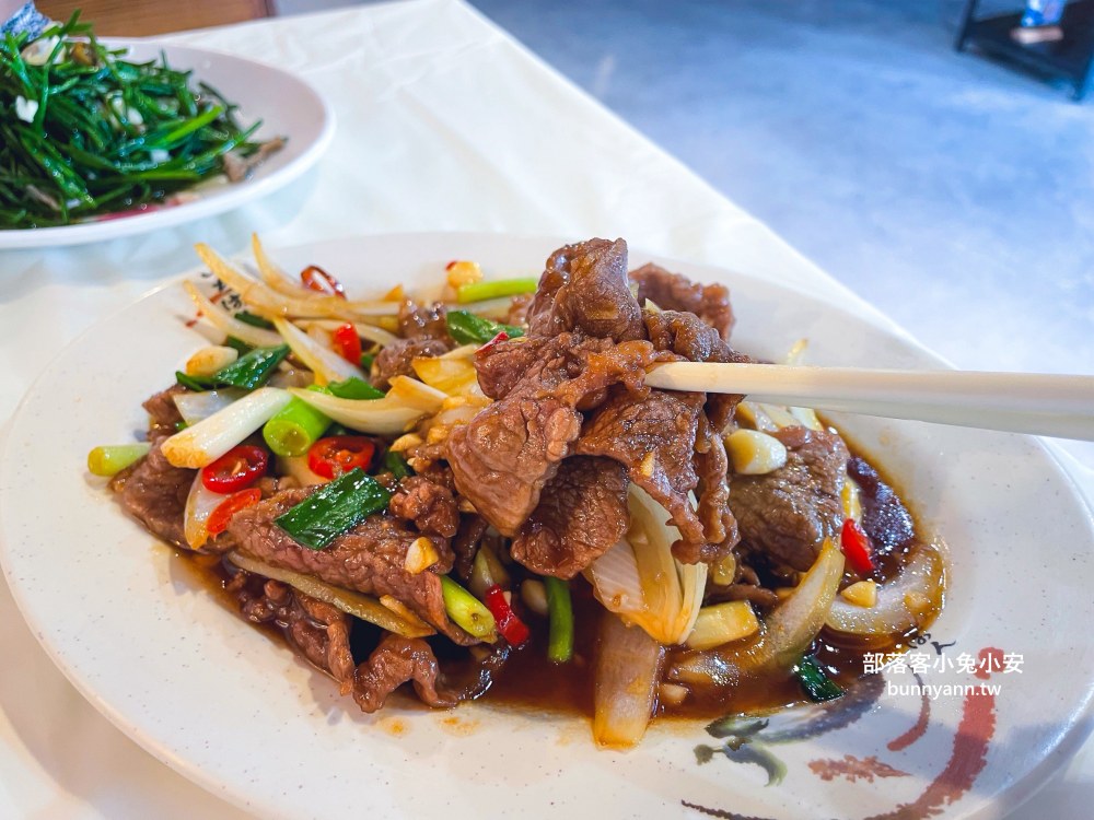 恆春【天麟食苑臺灣菜】墾丁大街上好吃的脆皮烤雞，烤雞控不能錯過