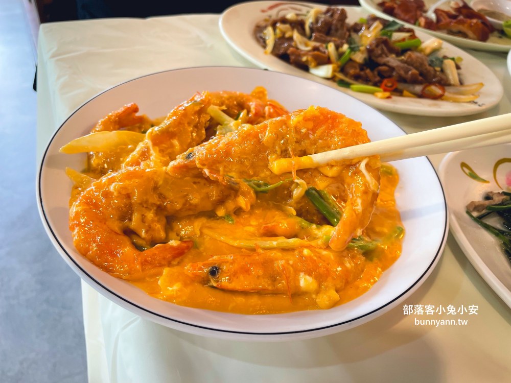 恆春【天麟食苑臺灣菜】墾丁大街上好吃的脆皮烤雞，烤雞控不能錯過