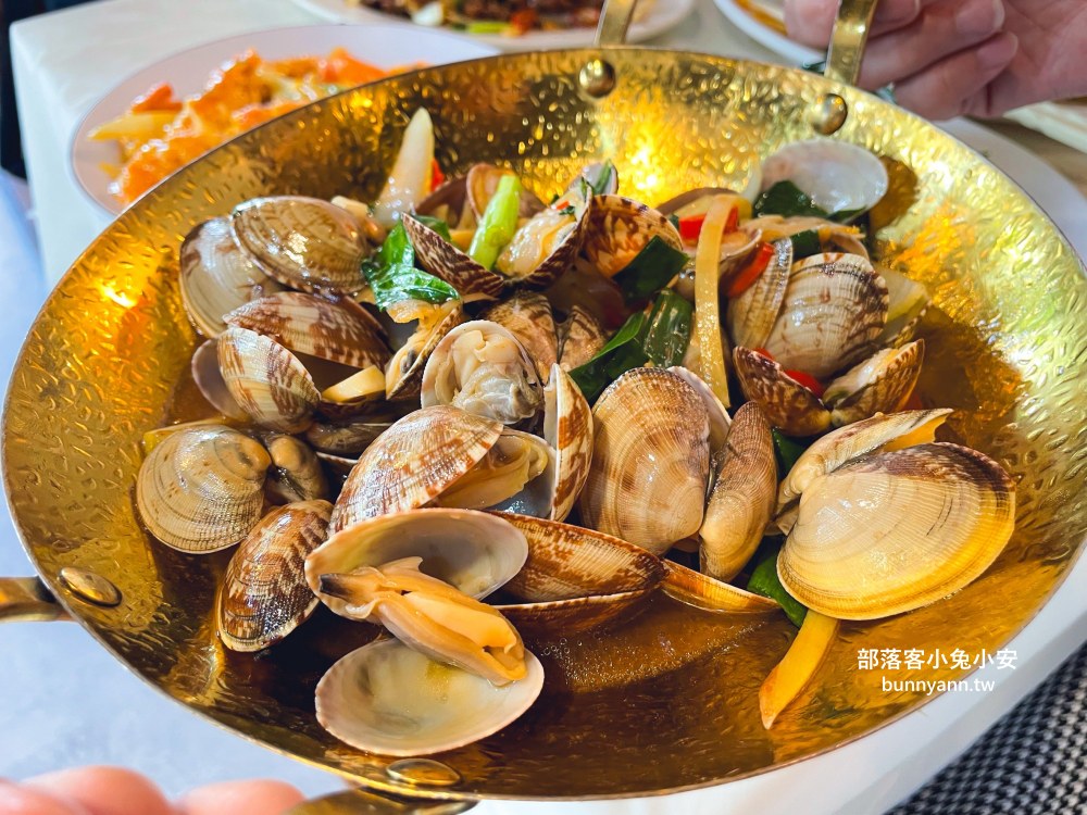 恆春【天麟食苑臺灣菜】墾丁大街上好吃的脆皮烤雞，烤雞控不能錯過