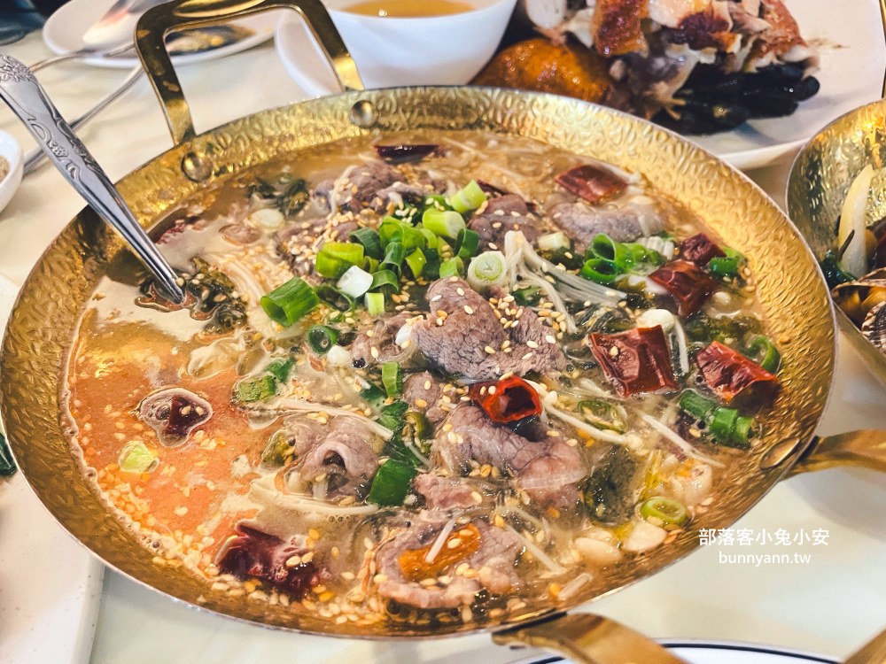恆春【天麟食苑臺灣菜】墾丁大街上好吃的脆皮烤雞，烤雞控不能錯過